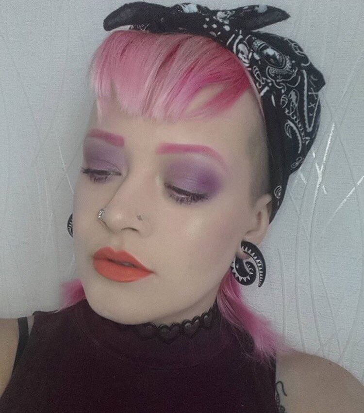 Laroc_Cosmetics's tweet photo. Loving the purple eyeshadow look from this happy customer 💜🍇 https://t.co/V9HCXiTAZB