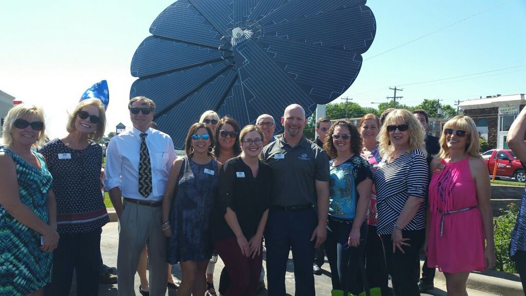 SGFChamber's tweet image. We were so happy to help unveil 1st U.S. commercial solar flower with @OakStarBank and @USSunSolar - facebook.com/pg/springfield…
