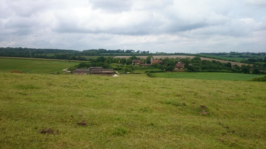 loups86's tweet photo. Some pics from my north downs training run @NDR30K #trailrunning https://t.co/I0bCQe5q71