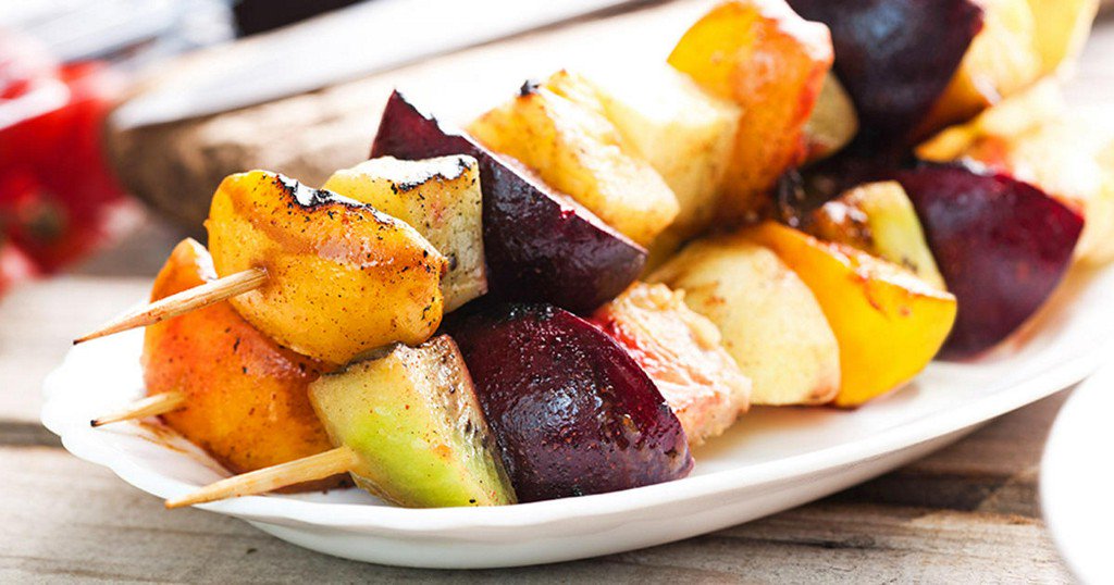 FitnessMagazine's tweet photo. 10 Ways to Bring Grilled Fruit and Veggies to Your Summer Barbecue https://t.co/H4Ax4OmxPe https://t.co/8ks8fEkIKG