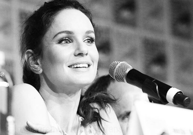 Happy 40th birthday to this inspirational, gorgeous and talented woman, Sarah Wayne Callies  