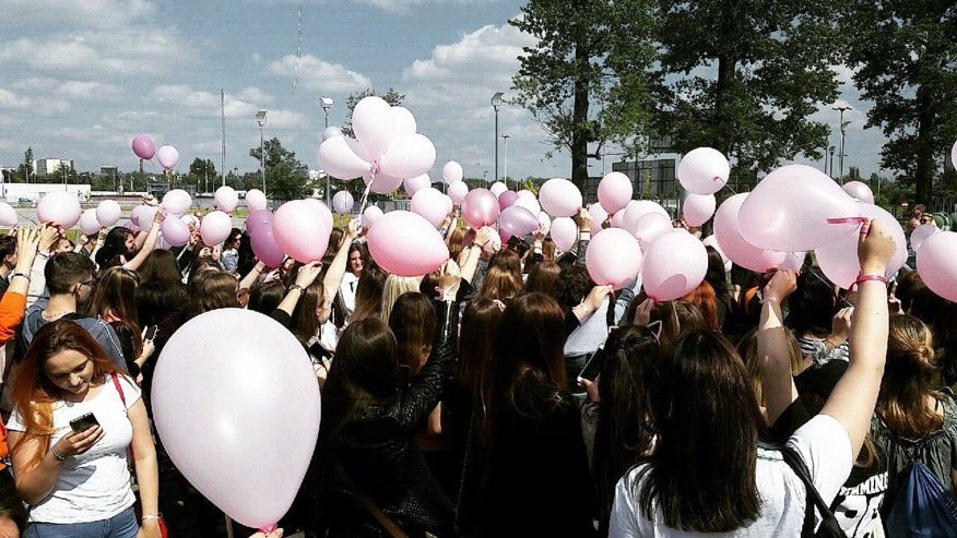 choosemebizzle's tweet photo. polish fans did that #DangerousWomanTourPoland https://t.co/RlCismpG4D