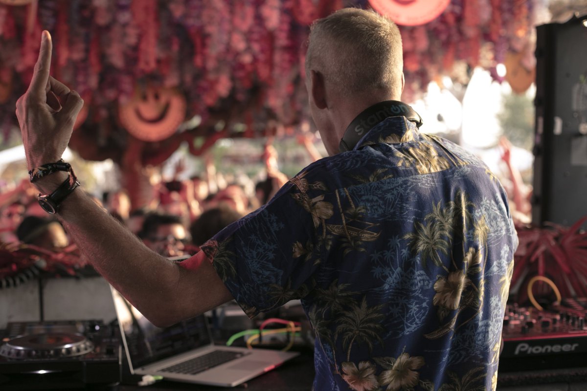 FatboySlim's tweet photo. Great party on the 'beach' at @KIESGRUBE_OFC 🙂 Loved it, thanks for having me! https://t.co/ypmBNjv5mZ
