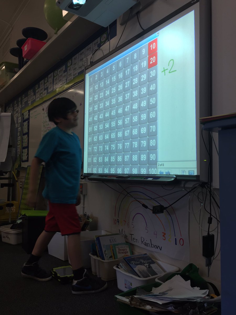 mrsKroom8's tweet image. Using the 100 chart to show increasing and decreasing patterns. #dailymath #secondchat #WinnipegSD #brclearns #room8