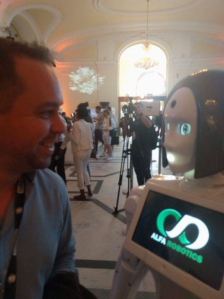 SaveSarah_app's tweet photo. Meet Robot Kiki @Pioneers #PioCam https://t.co/tjVrKIfGac
