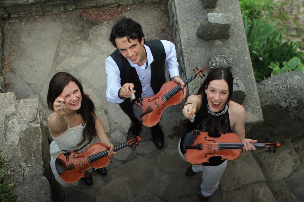 NeansaiCeolBinn's tweet photo. 7pm @RTERnaG @rte @ITMADublin Seamus Sands The Fitzgeralds Cordeen Mairin Uí Chéide @bernadettenicg John McKenna #trad #ceoltraidisiunta https://t.co/e1pNDP0awD