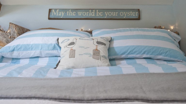 BoutiqueRetreat's tweet photo. Puffin's Nest is a bijoux bolt hole for 2 in Devon and just so romantic: https://t.co/AGEkHbRLii #dogfriendly #romantic #holidaytime #devon https://t.co/tCqdQ4pcil