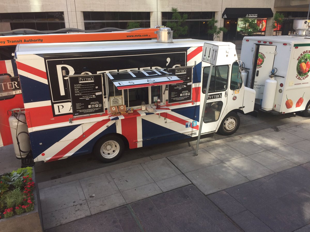 GabeStreet92's tweet photo. Serving Minneapolis today on the corner of S 2nd Ave and S 5th St! https://t.co/BEq72MQgod