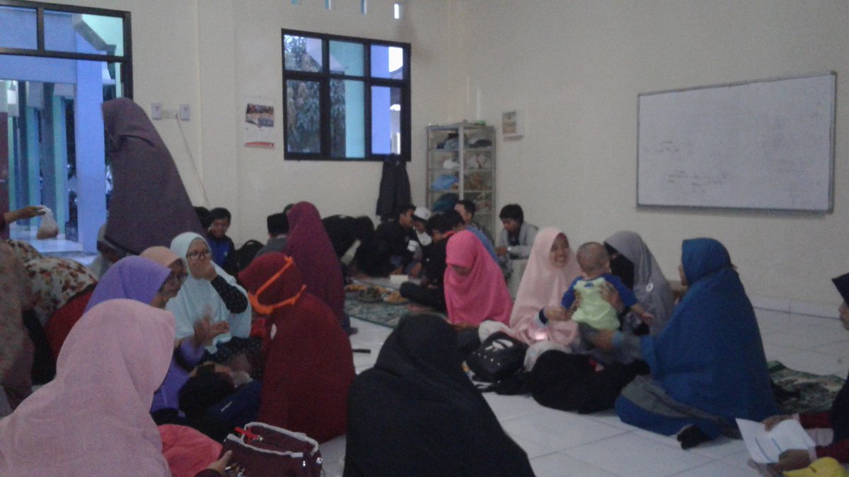 Beginilah Suasana kekeluargaan Pejuang Subuh Bekasi Dalam Buka Puasa Bersama di Gamais Building