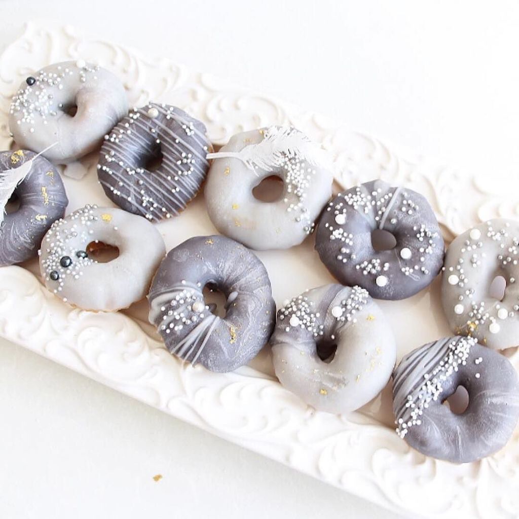 Happy Doughnut Day!! These pretty pastries by <a href="/sweet/">Sweet</a>.philosophy almost look too good to eat! Emphasis on almost...… ift.tt/2rfp7Ue