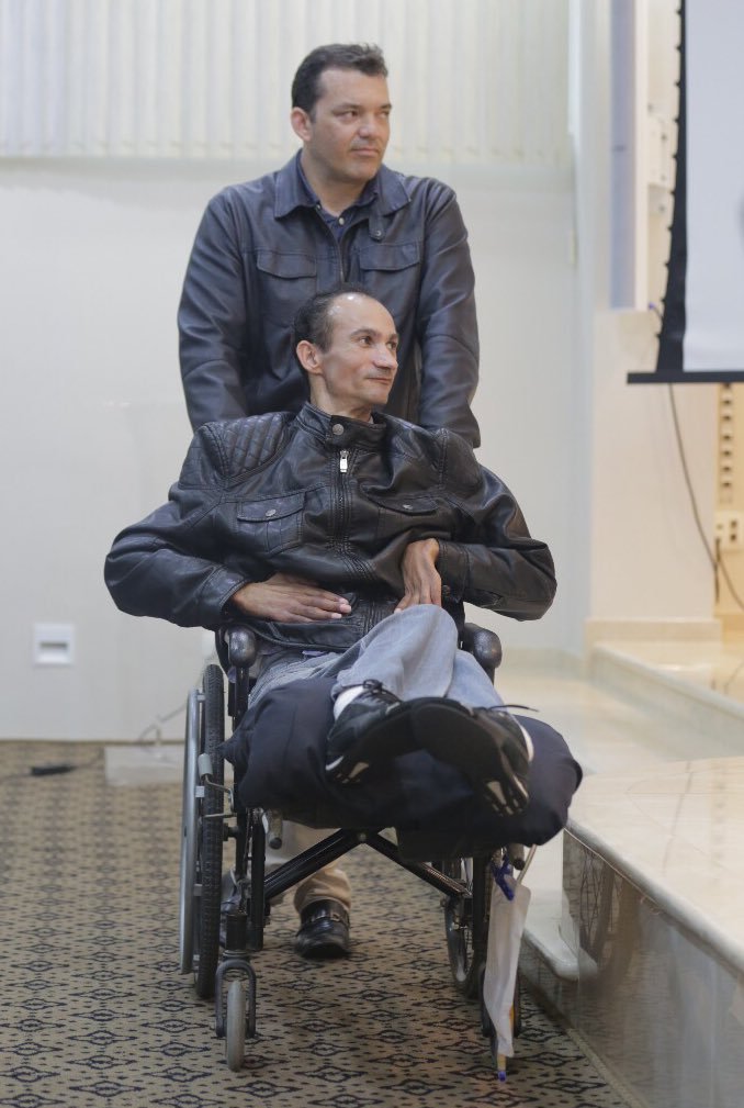 VIVO: O policial Roberto Roberti levou 98 pessoas aos pés de Cristo em 2016 dando estudos bíblicos pelo Facebook. Este ano já são 49.