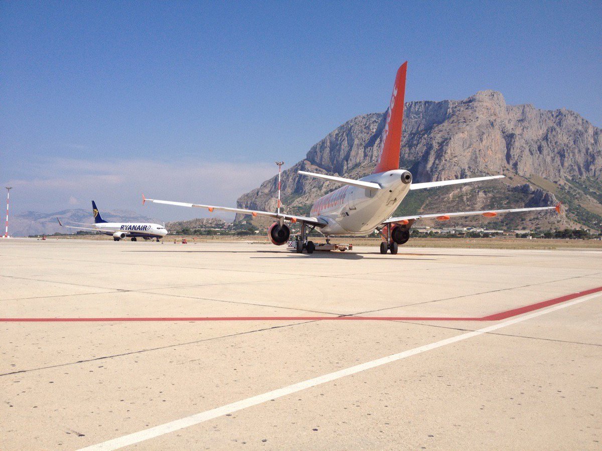 AeroportoPa's tweet photo. #Palermo Ponte 1/4 giugno 72.400 passeggeri in transito, +11,30% (+ 7.400) rispetto stesso periodo 2016. Voli: +4,47%. Maggio 2017:+9,5% pax https://t.co/1mKV23fNuq