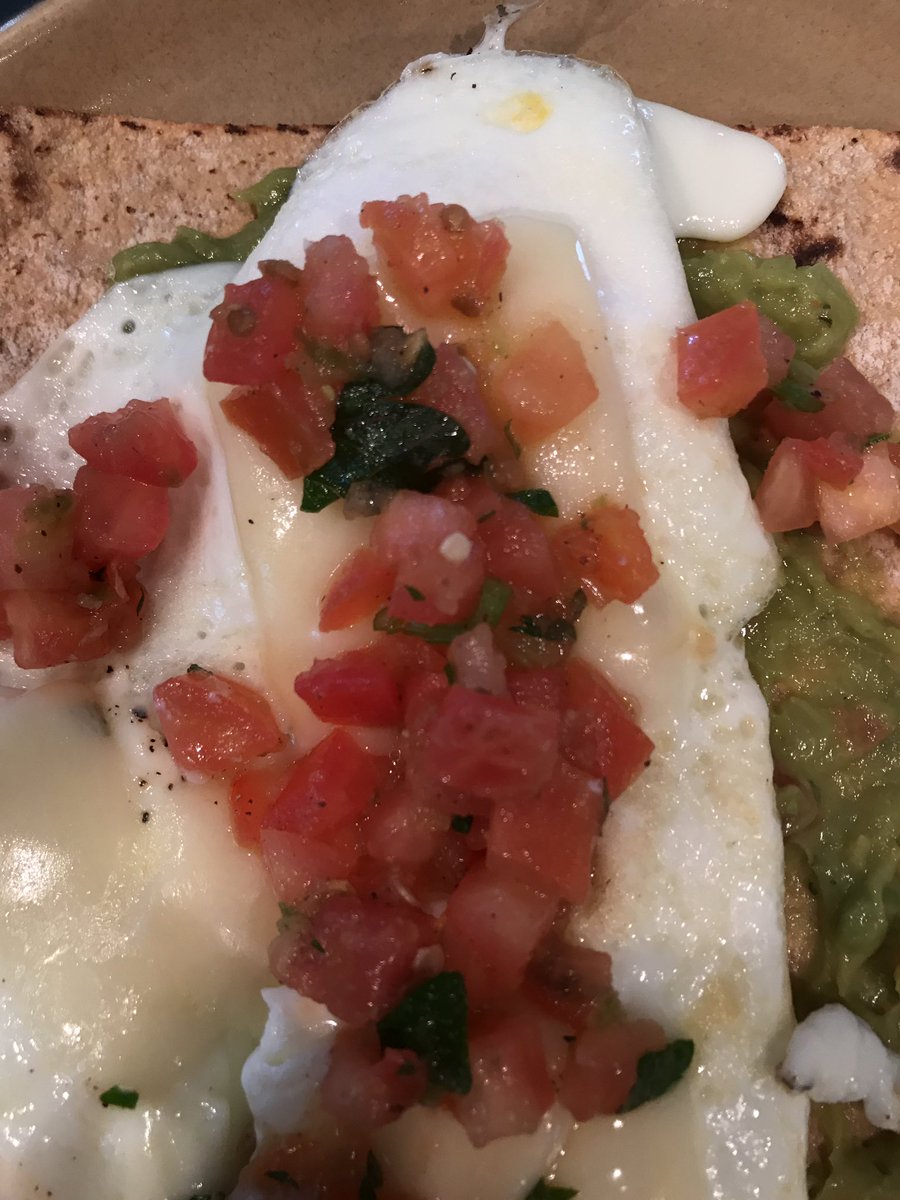 BodyTypeRecipes's tweet photo. When @Wegmans puts parsley instead of cilantro is their Pico de Gallo 😫#EggorritoProblem https://t.co/rjhriNY6Nn