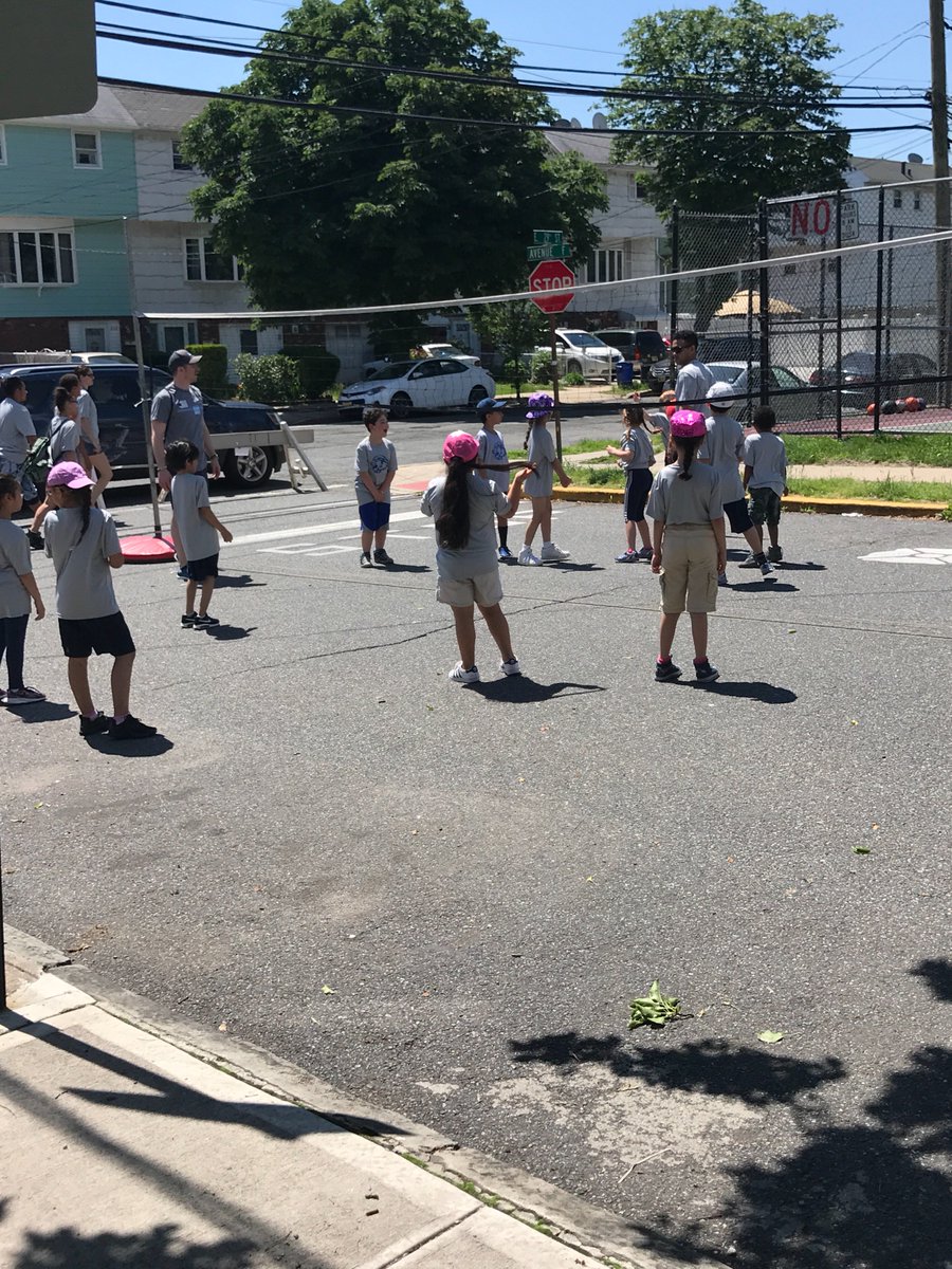LincolnLions5's tweet photo. Volleyball ππ¦π#LCSfieldday2017 #GoLions https://t.co/MsjiPsUx0M