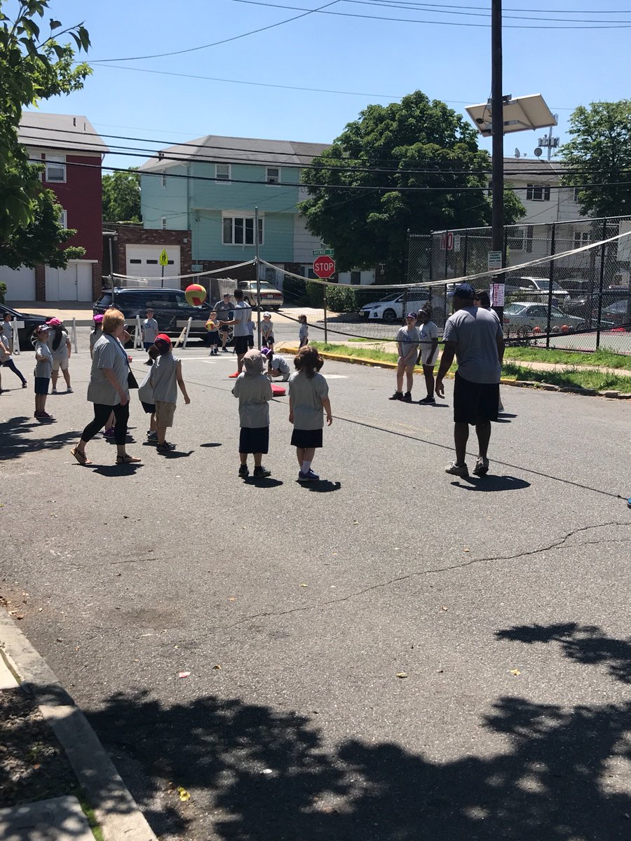 LincolnLions5's tweet photo. Volleyball ππ¦π#LCSfieldday2017 #GoLions https://t.co/MsjiPsUx0M