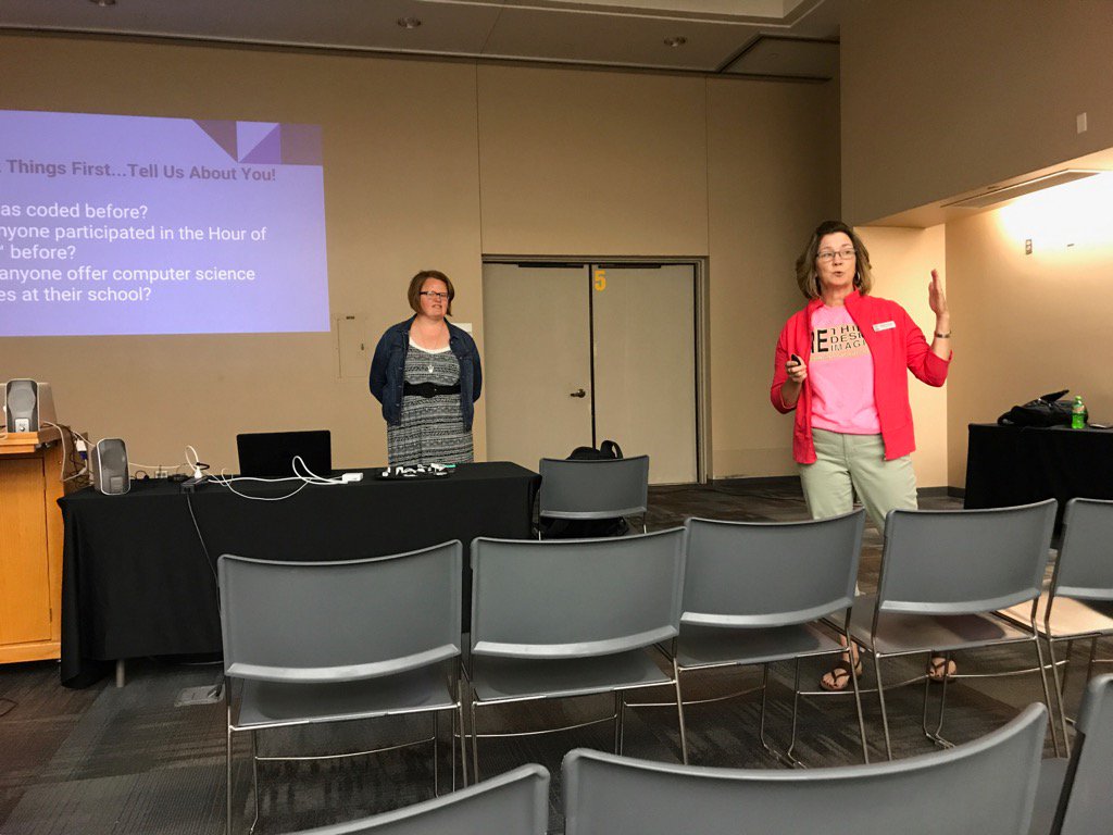cgood2's tweet photo. Hour of Code session presentation by @pfinneyesu17 #sti17 https://t.co/VVtrGrFah4