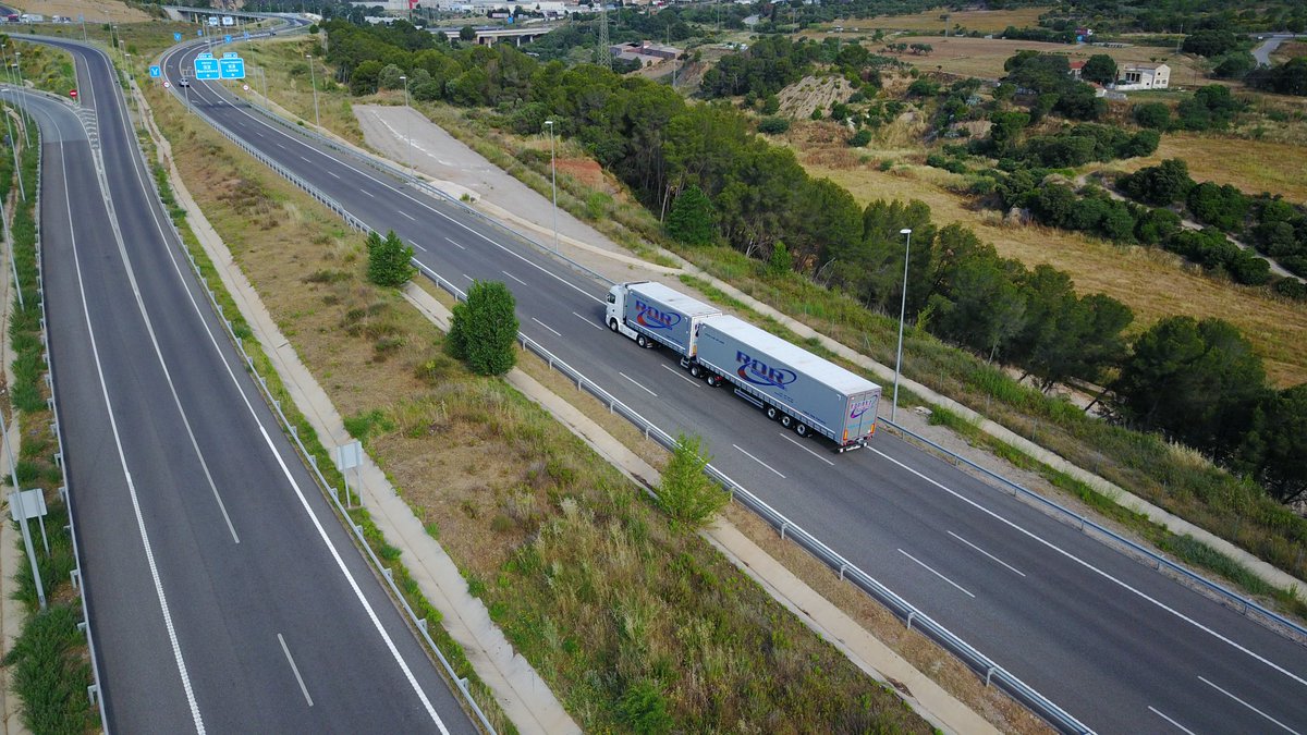 RORlogistico's tweet photo. Os presentamos el #MEGATRUCK 25,25 m. y su variante MEGATRUCK 25,25 m. #LINKTRAILER. Ven a verlos en el @SILBARCELONA del 6 al 8 de Junio https://t.co/nNINdwibYX