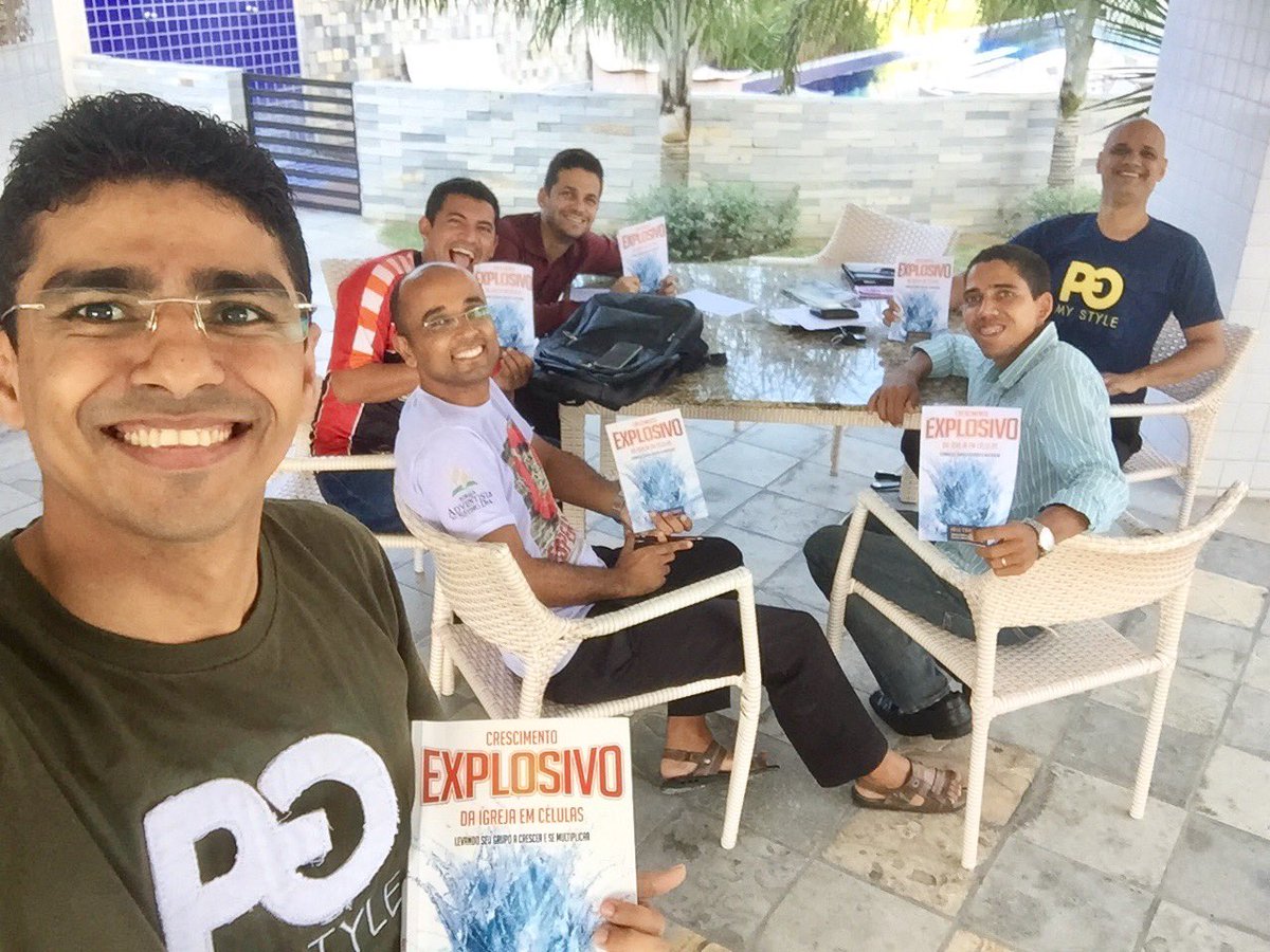 prgalberymattos's tweet photo. PGP Heróis após ajustar o foco na #5MetasUNeB reflete hoje em comunidade no tema: "Igrejas em Células Bem-Sucedidas" by Joel Comiskey
#CRM🚀 https://t.co/I6XYB2jgvh