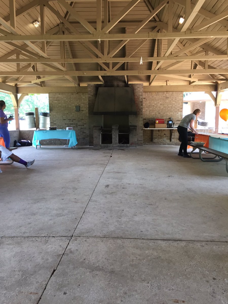 CommanderAve's tweet photo. @CindalynnG @BaileyCmbailey @VReynokds @DylanJCommander #Springfling2017 Dance floor is ready...Setting up food https://t.co/AUfu9US6s9