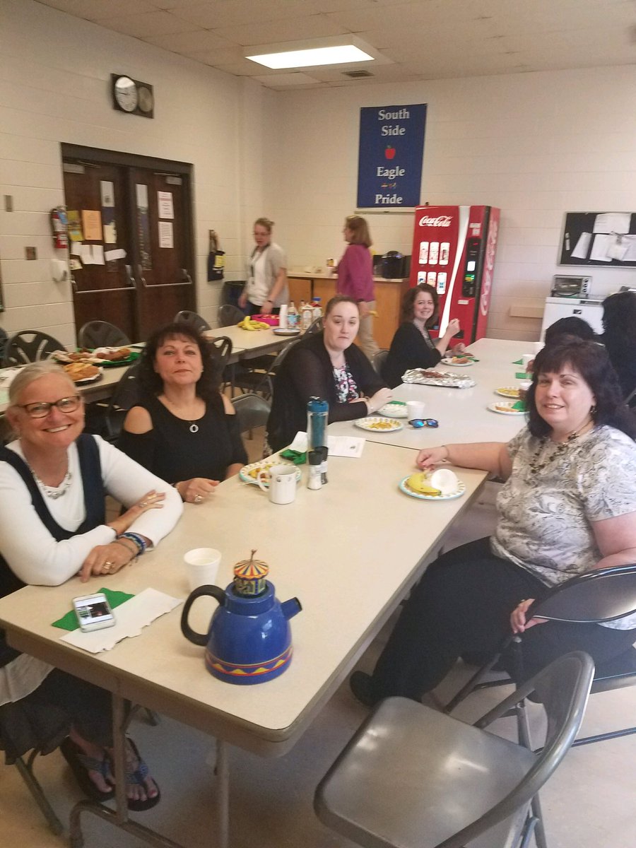 DavidJHuber's tweet photo. Proud to work with amazing paras, cafe, FRC, custodial and intern staff. Today's breakfast was to celebrate their work! #sssct https://t.co/KdQhgnbjhf