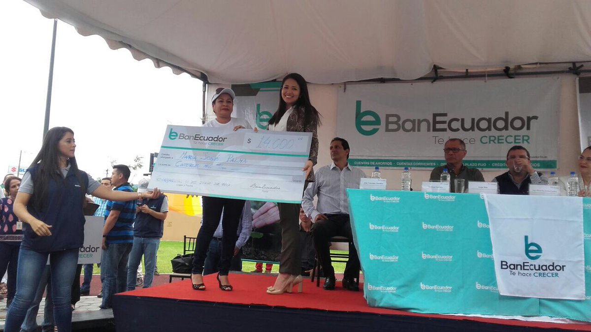 Ministra @VanessaCorderoA comparte con asociaciones agrícolas en evento #EntregaDeCréditos #JorgeEnGuayas #EntregaDeCréditos