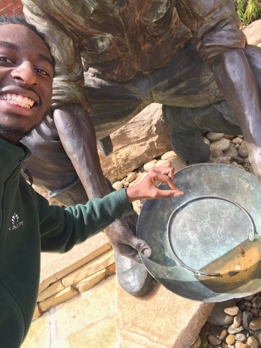 Jordan17OC4's tweet photo. Go ahead and follow @WeekofWelcome for updates and other fun stuff π #UNCC21 #UNCCWOW #WOW2017 #WeekOfWelcome https://t.co/JUhTIH9YjI