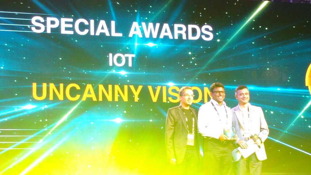 Uncanny Vision wins the #IoT Solution of the year award. #AWSMobilityAwards