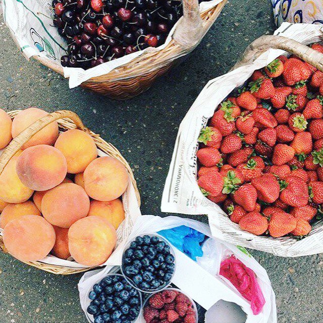 Feo_Anastacia's tweet photo. Вот и пролетел первый день лета 🍑🍓🍒 #vsco #vscocam #vscorussia #vscosummer #summer #love #fruits #food #yummy https://t.co/SKHRCOVqoA
