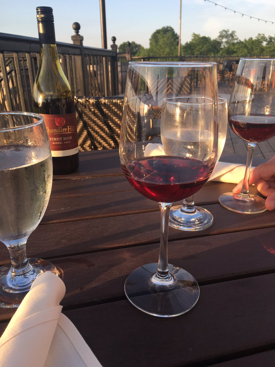 elizabethcworks's tweet photo. Lovely evening for some Pinot on the deck at Chandler Hill #winery #PinotNoir #summer #EVENINGDRIVE https://t.co/Vfe8ocsAEw