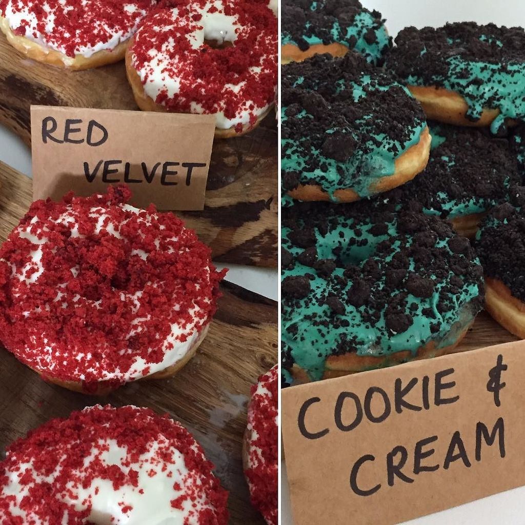 TheMataraCentre's tweet photo. Red velvet cake sprinkled on a donut or perhaps cookies. So decadent. .
.
.
#haveyourcakeandeatit #doublepudding #… https://t.co/12J6Md4cFX https://t.co/O9JgORIQRu