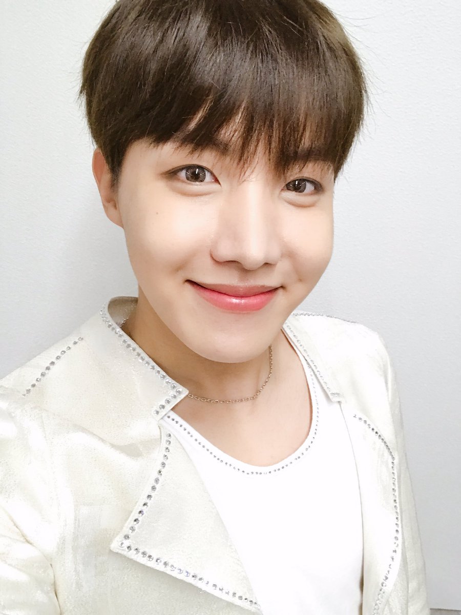 Btsarmy_SA's tweet photo. Jhooooooooooope my night Is brighter ♥♥♥♥♥♥ @BTS_twt #HopeDaily I'm your hope, you're my hope!!! ★ Love Hoseok Unconditionally everyone https://t.co/Iop0S1DZDw