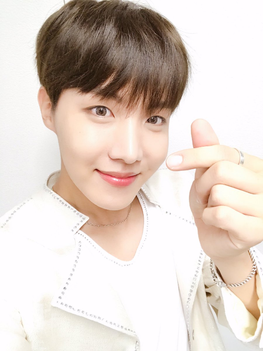 Btsarmy_SA's tweet photo. Jhooooooooooope my night Is brighter ♥♥♥♥♥♥ @BTS_twt #HopeDaily I'm your hope, you're my hope!!! ★ Love Hoseok Unconditionally everyone https://t.co/Iop0S1DZDw