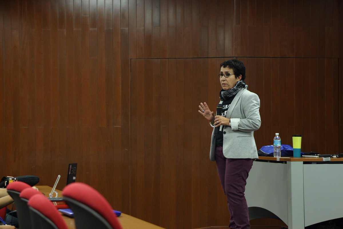 hackadultos's tweet photo. La Dra. Enedina Ortega en la formación y presentación de equipos. https://t.co/kTUkPvFFA9