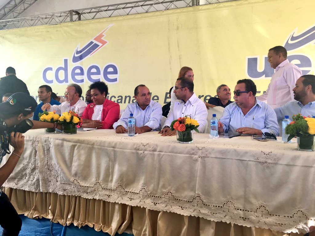Hamletamadomelo's tweet photo. Inicia acto de inauguración de #ElectrificaciónLaTranquera proyecto que sometimos y fue aprobado en la @DiputadosRD #SePuede #TuDiputadoFiel https://t.co/capia59dZS