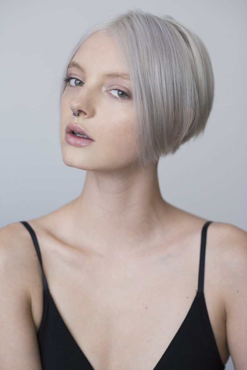 SolaCanada's tweet photo. #SolaTips: Razor sharp edges give the short bob cut a sleek and sophisticated feel #HairTrends https://t.co/1BYqJl0IF8