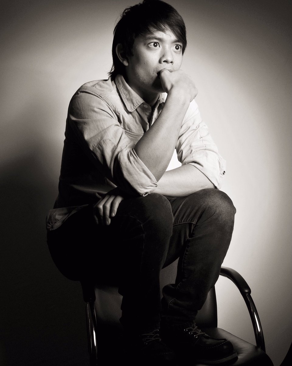 OsricChau's tweet photo. #tbt to my days as a chair model.
Springtime. The outdoors. A chair.
Photo by Felix Wolfe https://t.co/TuUNNkXw4F