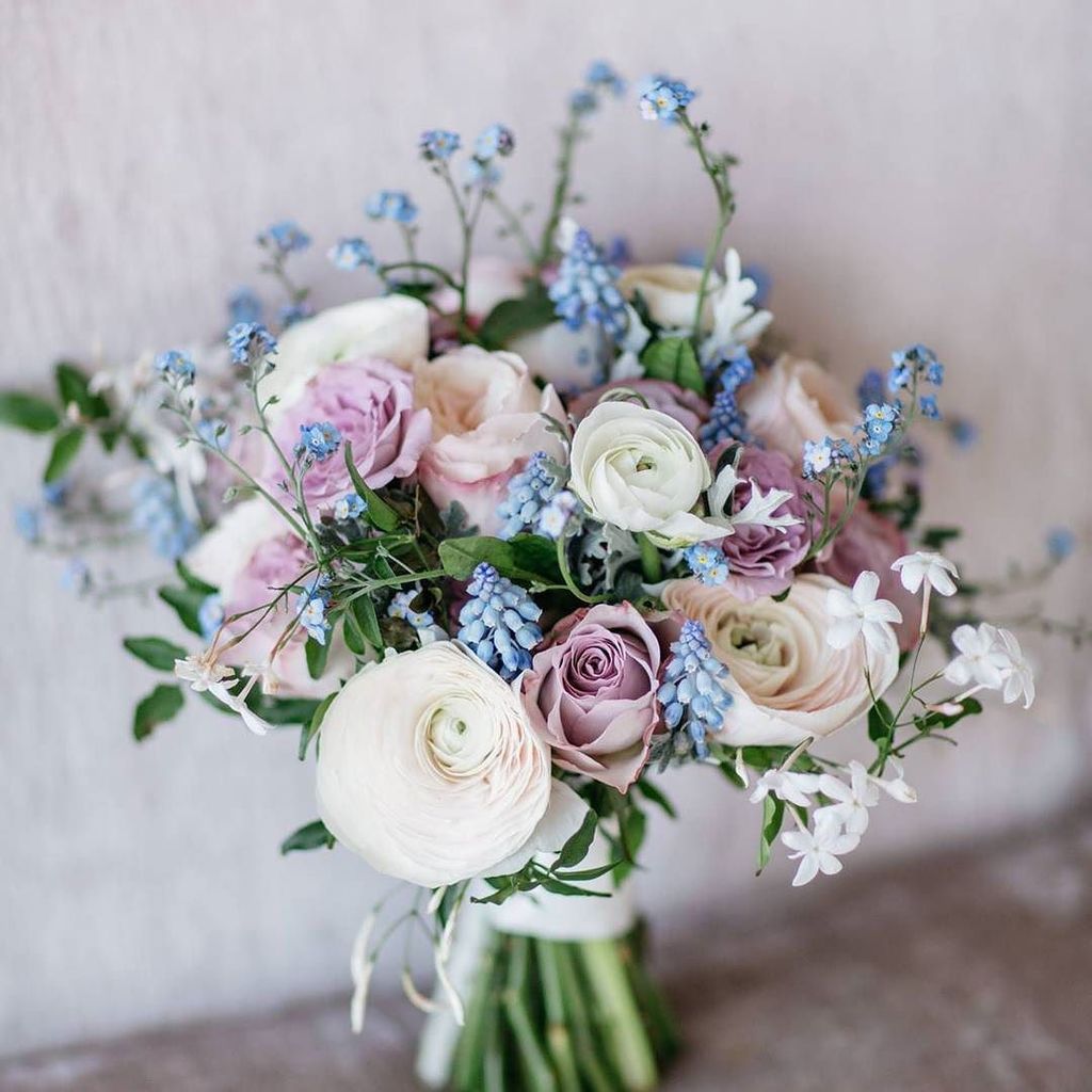 FloristBowness's tweet photo. Beautiful wedding with muted tones at The Belsfield Hotel. Roxanne looked amazing in her lace wedding dress holdin… https://t.co/GXT5ceSRSl https://t.co/HyUuVosatz