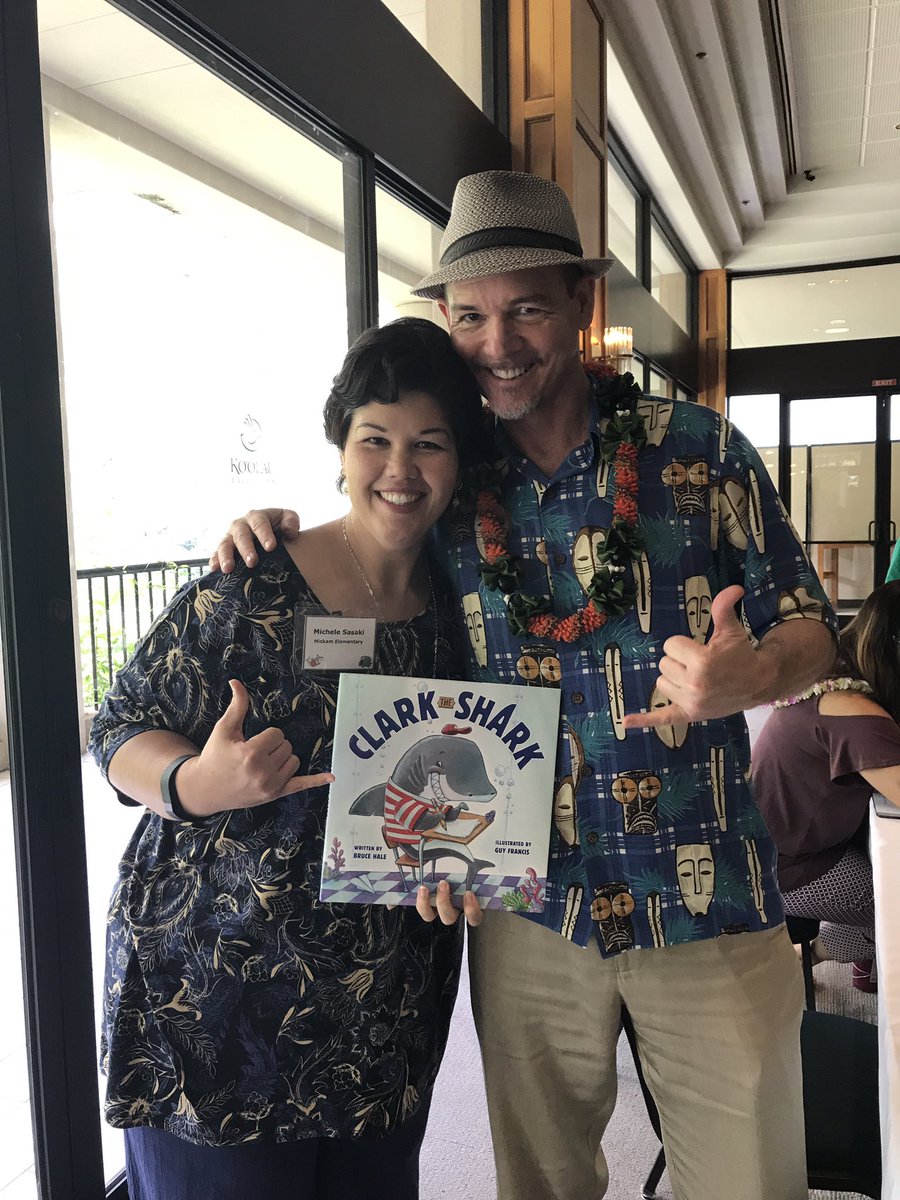 HESMSasaki's tweet photo. Yeah! Autographed by Bruce Hale! ❤️#ReadToMeIntl #ReadToMe2017 https://t.co/K9irYlkyOV