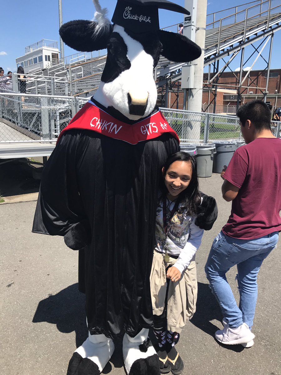 CFAsudleymanor's tweet photo. Had a great time with the class of 2017 grads at the Stonewall Jackson Senior Picnic! https://t.co/8t9ABTeCjp