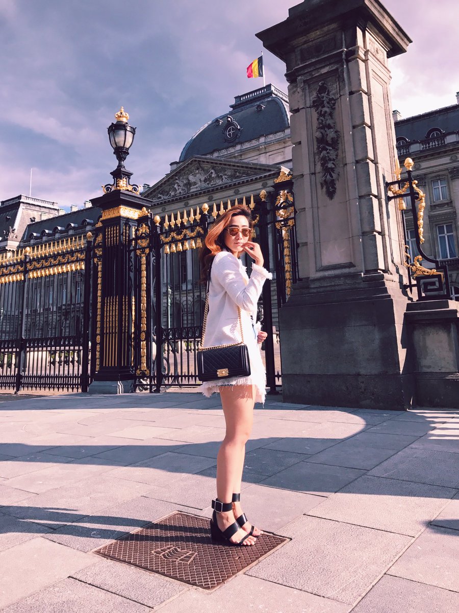 firstandseven's tweet photo. Live in the moment ✌🏻https://t.co/AA3RXGNwWD 
https://t.co/SVLJkRuLHH
#fashion #style #bloggin #brussels #chanel #classic #europe https://t.co/FOwYZqeJUs