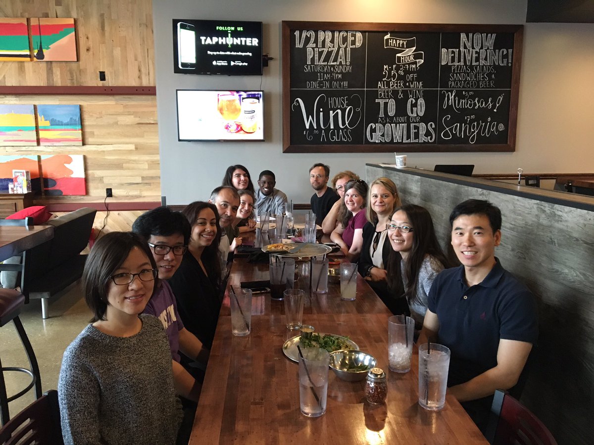 LisaMonteggia's tweet photo. Lab lunch at #socialpie to celebrate the start of summer. #utsw #utswneurosci https://t.co/UHr2gZXjSB