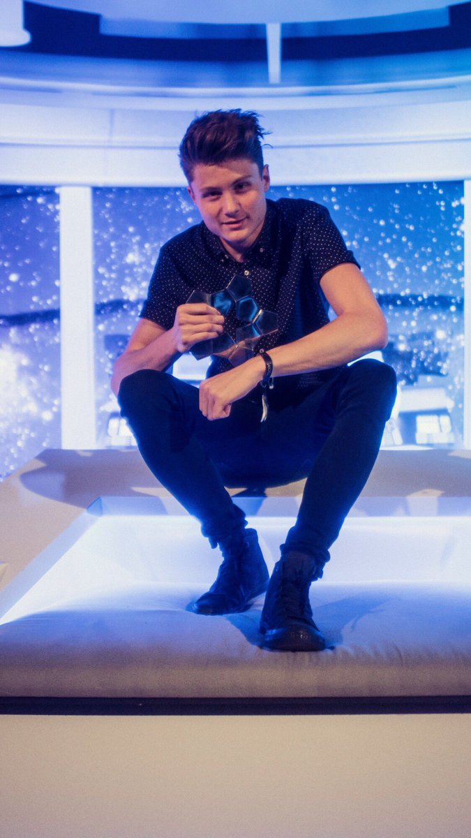 FelixLaden's tweet photo. Danke! 😇
Gleich zwei Webvideopreise durfte ich heute mit nach Hause nehmen. Ohne euch wäre all das nie möglich gewesen. Danke! #wvp2017 https://t.co/ryZeQ9ncE0