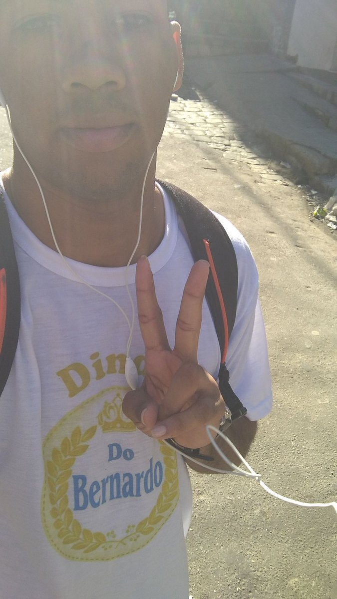 Maarcooliino's tweet photo. Tô indo trabalhar com a camisa do Bernardo ❤
#Tolonge
#maisAmo

Boa tarde https://t.co/dOIQbxgTCA