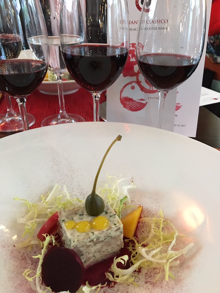 ChrisLechner11's tweet photo. @GBCollege Thank you so much for your wonderful work last night at the @chianticlassico dinner with @uncork1. Bravissimi!! https://t.co/DFSZjTglWB