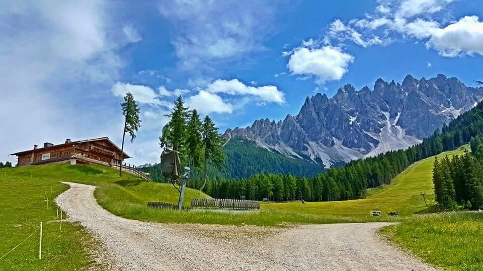 valpusteria's tweet photo. ❤ Rifugio Gigante Baranci a #SanCandido  / ❤ Riesehaunoldhütte in #Innichen #Dolomiti #AltoAdige #Südtirol #Trentino https://t.co/JHKazBmazW