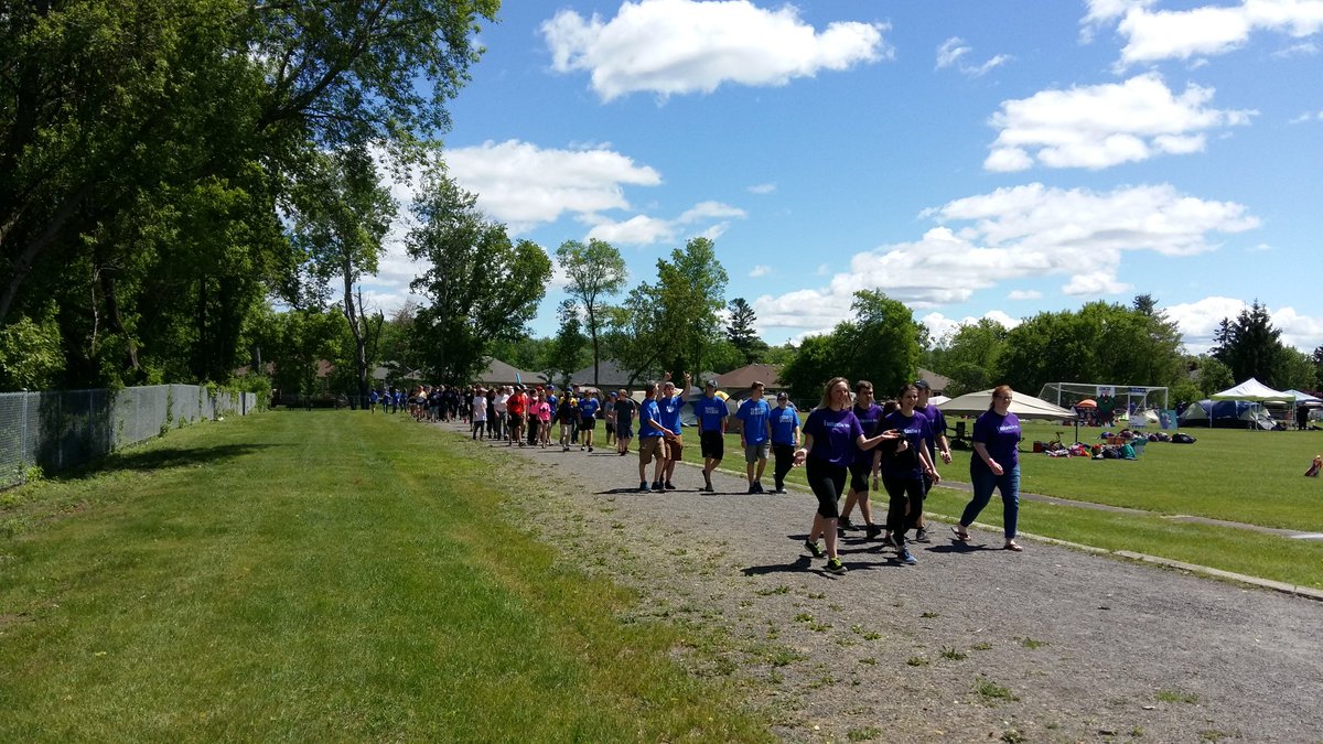 sgrelay's tweet photo. Well the day is off to an excellent start!! Such a great crowd and lots of sunshine :) https://t.co/SgWqRcru3H