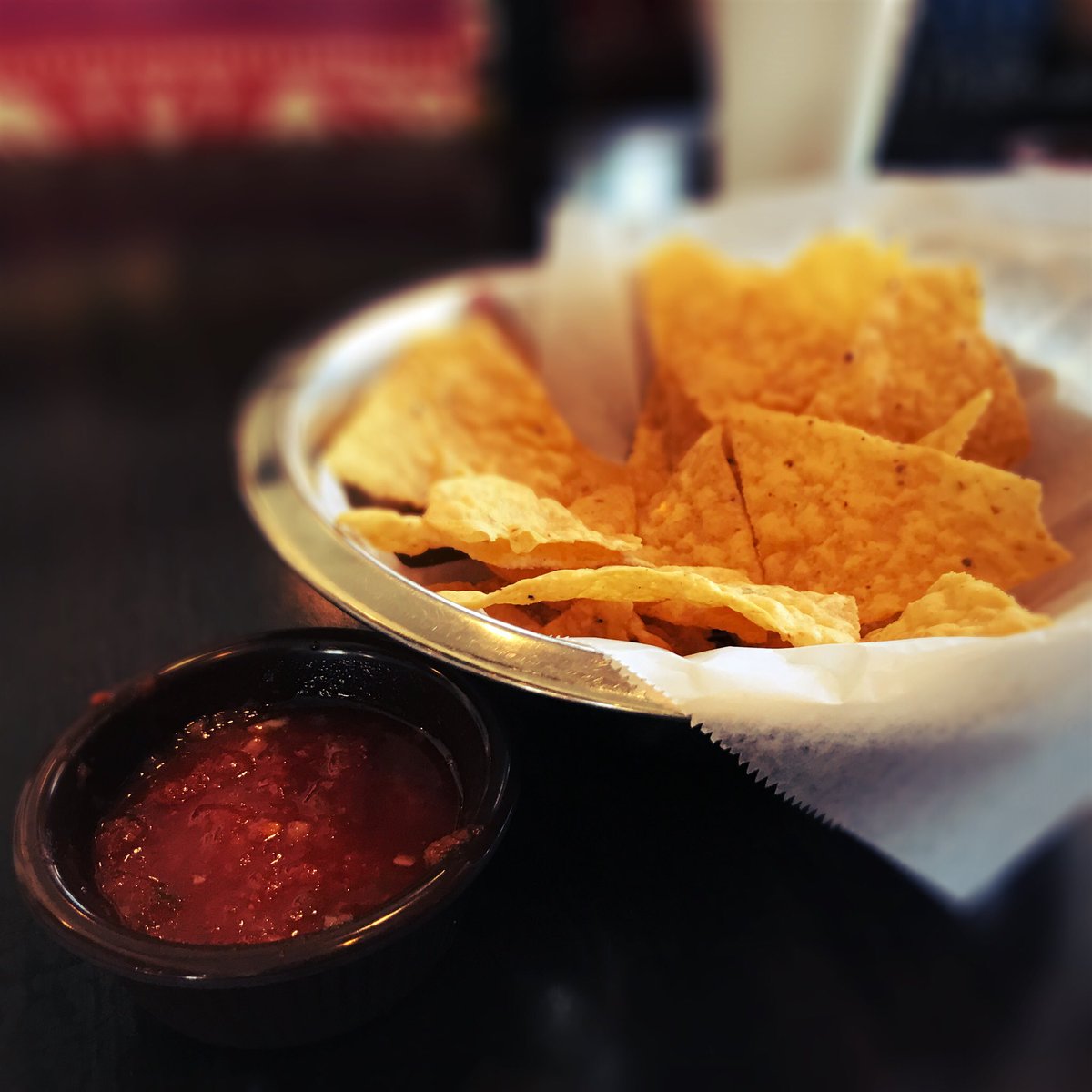 davida_moore's tweet photo. About to get my eat on😋 #moorewolfpak #chipsandsalsa #hungry #feedme https://t.co/IHM4e3gJNC