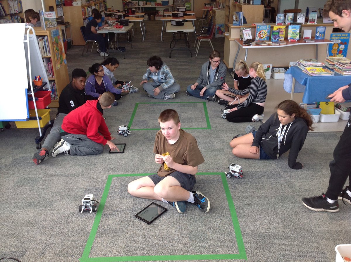 DrRsolo008's tweet photo. Problem solving through coding @FredCCookPS #SCDSBbot #scdsbcodes @atcave @HT_Library08 @SCDSB_Schools https://t.co/bf5WF1XiTN