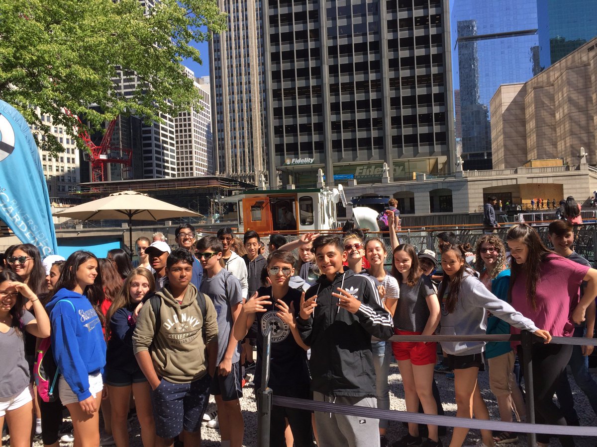 8th grade is enjoying the sun on the boat tour and Millennium Park!