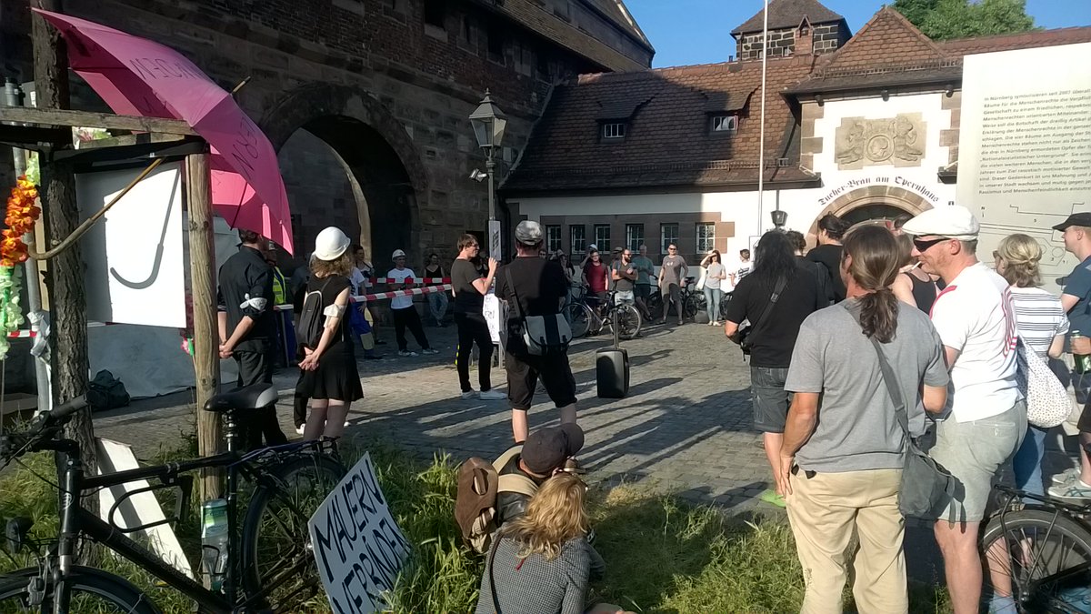 GOSTENHOFFR's tweet photo. Die #Mauer geht in Stuecke! #norisohnemauer https://t.co/Kv2S4IN8K7